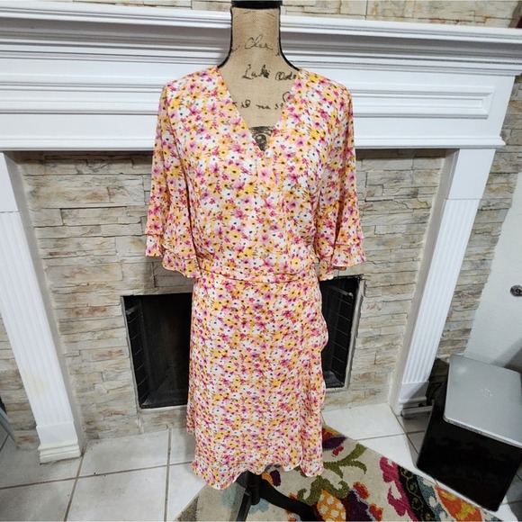 City Chic delicate mock wrap dress pink pansy ditsy print plus‎ size 16W new!! - Picture 3 of 12